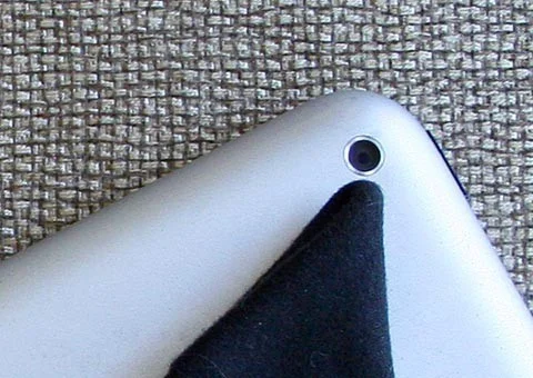 lens-microfiber How to clean an iPhone lens. Apple recommends a microfiber cloth.