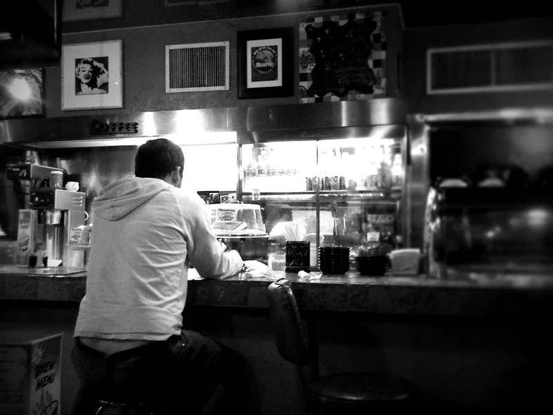 iPhoneography: Diner at Buzzbrews
