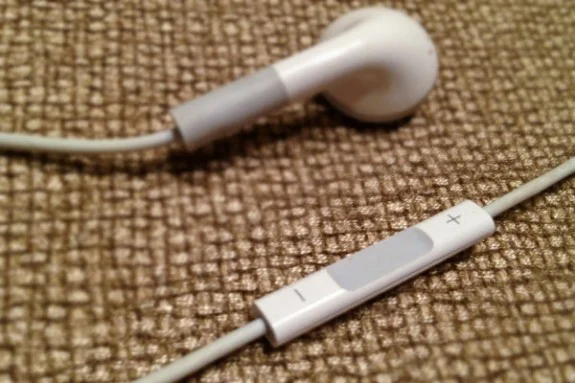 iphone, earbuds, remote shutter release